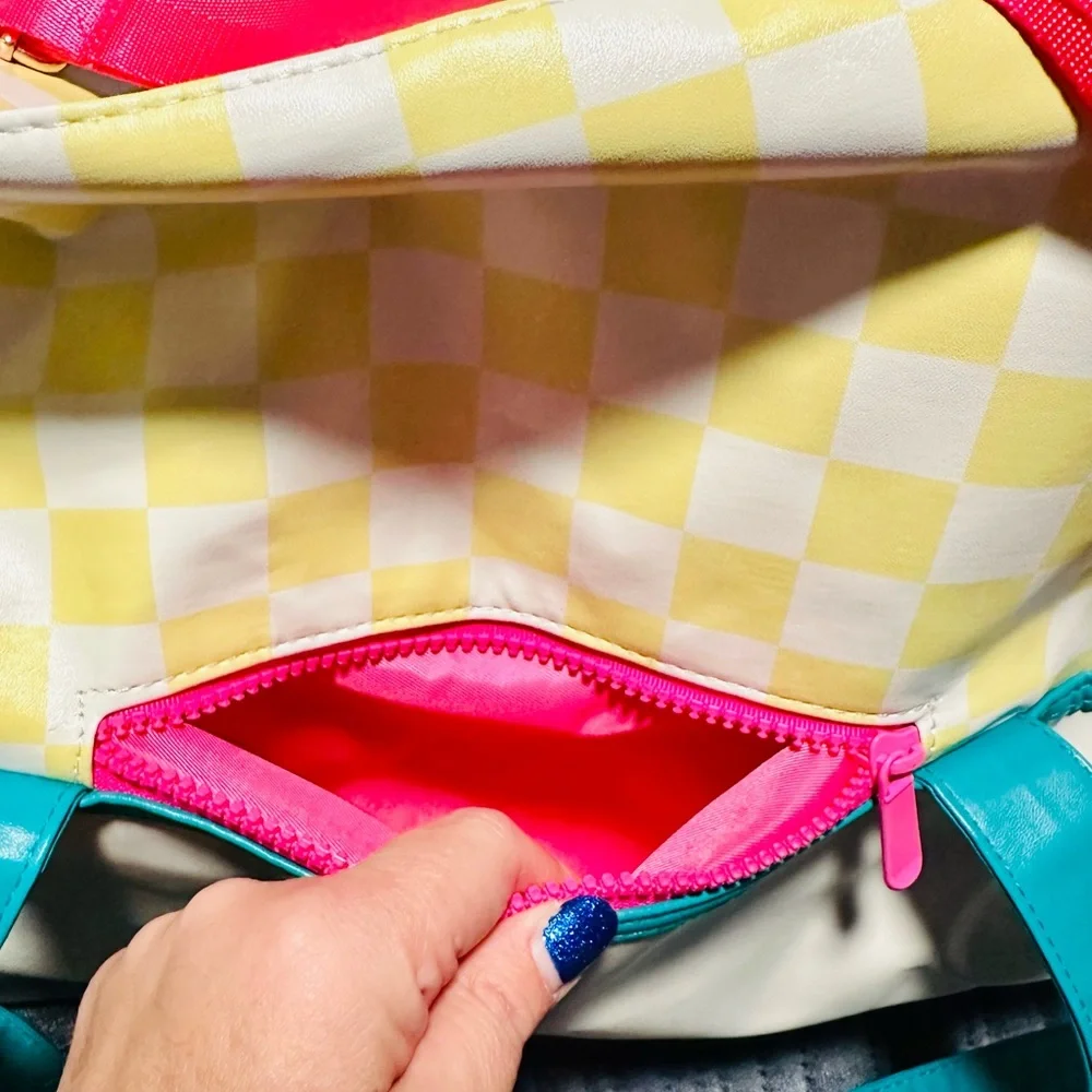 Plunder Branded duffel bag. Love those beachy vibrant colors.